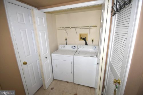 242 Windsor Ct, Glen Mills PA  19342-2027 exterior