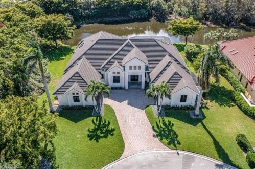 10113 Magnolia Bnd, Bonita Springs, FL 34135-8108