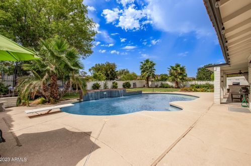 17 Coral Gables Dr, Phoenix, AZ 85022-3603