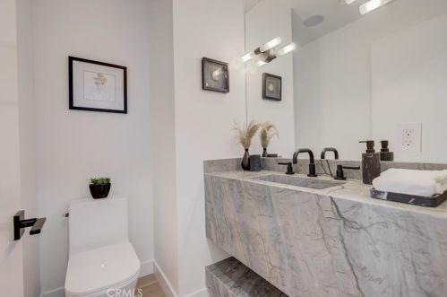 16627 Gilmore St, Van Nuys CA  91406-5610 exterior