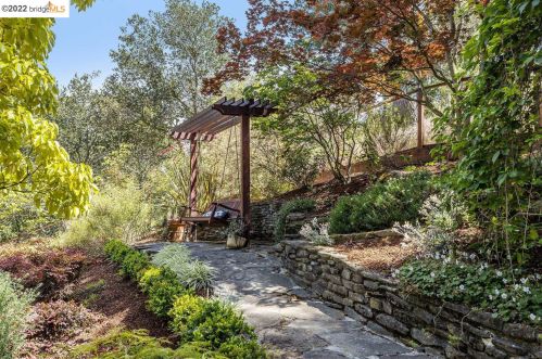 61 Calvert Ct, Oakland CA 94611-3436 exterior