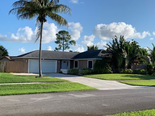 714 Connestee Rd, West Palm Beach FL  33413-1140 exterior