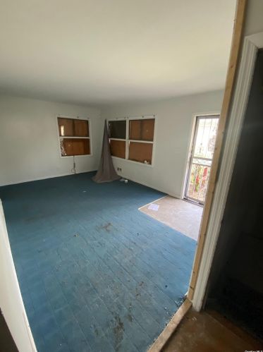 1 Floral Dr, Amityville NY  11701-1608 exterior