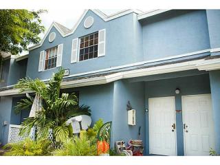 17335 67th Pl, Hialeah, FL 33015-5841