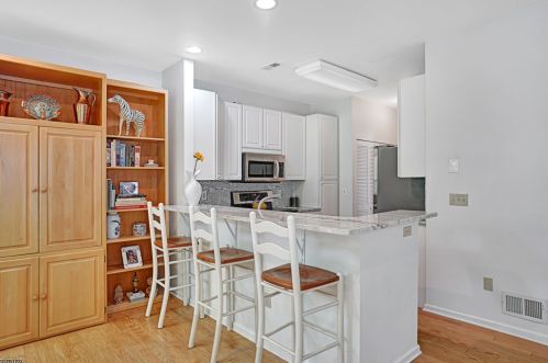 20 Four Oaks Rd, Bedminster NJ  07921-2048 exterior