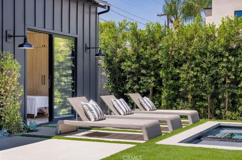 4955 Haskell Ave, Van Nuys CA  91436-1674 exterior