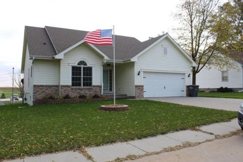30 Park St, Treynor, IA 51575-7113