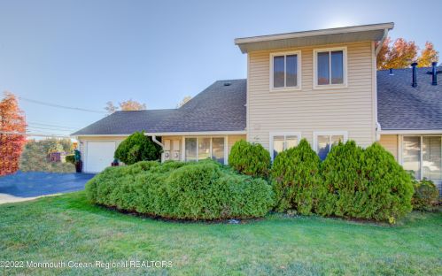 1 Sutton Dr, Bricktown, NJ 08724-1449