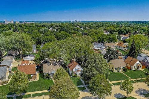 2442 67, Milwaukee WI 53214-1762 exterior