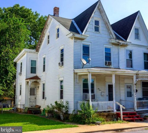 512 Eshelman St, Highspire, PA 17034-1530