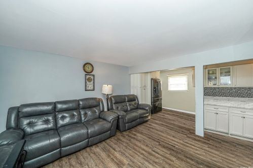 186 Pkwy Blvd, Wheatley Heights NY  11798-4306 exterior