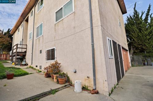 3201 Arkansas St, Oakland CA 94602-3707 exterior