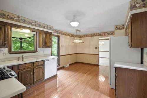 1605 Mountain View Dr, Gibsonia PA 15044-9274 exterior