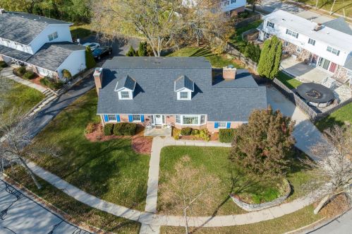 1110 Downing Dr, Waukesha WI  53186-6735 exterior
