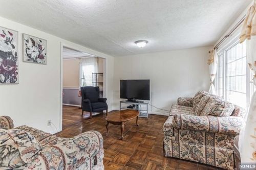 7 2nd Ave, West Milford NJ  07480-3317 exterior