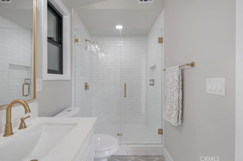 14942 Camarillo St, Van Nuys CA  91403-2004 exterior