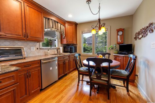 4016 Anne Dr, Seaford NY  11783-1712 exterior