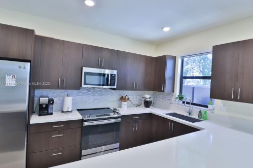 15832 91st Ct, Hialeah FL  33018-1951 exterior