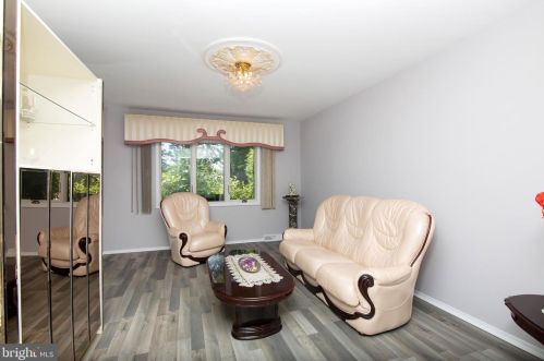 1404 Southwind Way, Dresher PA  19025-1026 exterior