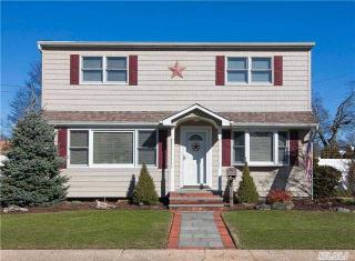 2 Ida Ave, Hicksville, NY 11801-2114