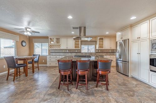 42522 15 St, Lancaster CA 93534-6212 exterior