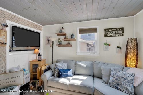 309 Ave, Belmar NJ 07719-2429 exterior