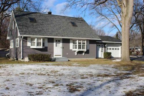 27 Wiggand Dr, Bethlehem Center, NY 12077-4432