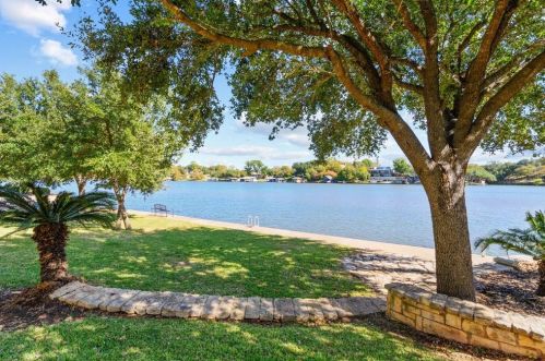 814 Sunrise Ln, Sunrise Beach, TX 78643-9108