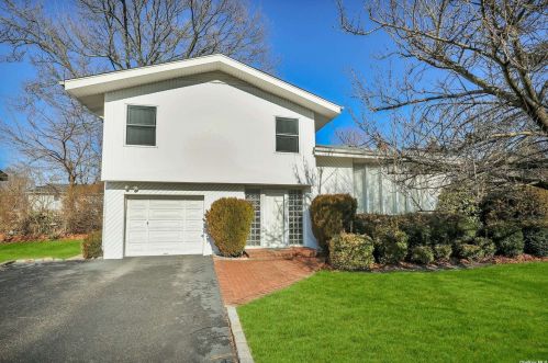 117 Village Dr, Muttontown, NY 11753-2260