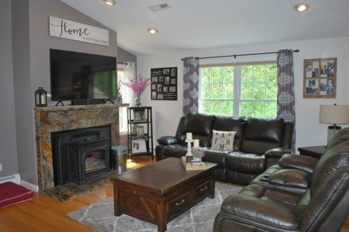 34 Tower Hill Rd, Cumberland RI  02864-1524 exterior