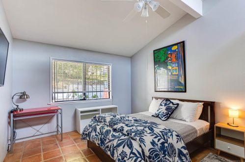 2242 Congress St, San Diego CA 92110-2822 exterior