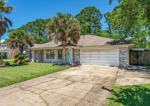 772 Overbrook Dr, Fort Walton Beach, FL 32547-3590