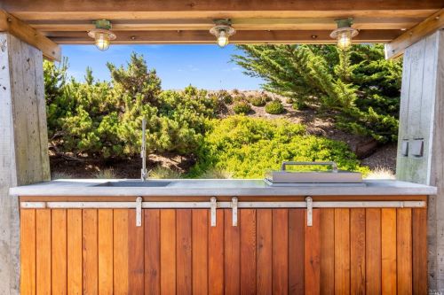 14240 Headlands Point Way, Mendocino CA  95460-9612 exterior