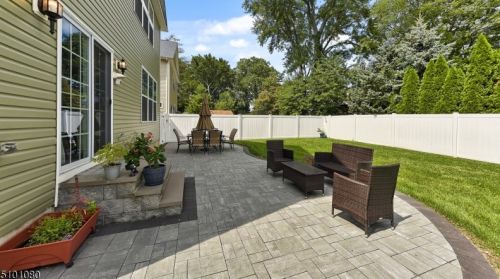 38 Walnut St, Little Falls NJ  07424-1402 exterior