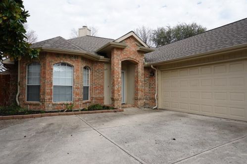 813 Clinton Dr, Plano TX  75075-2577 exterior