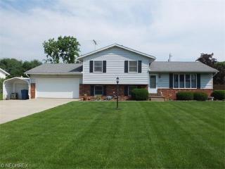 8077 Sapphire Ave, Canton, OH 44721-1781