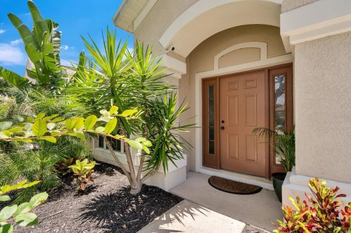 10450 Hunters Haven Blvd, Riverview, FL 33578-3362