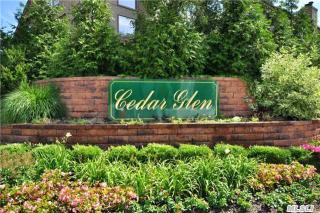 8 Clubside Dr, Woodsburgh, NY 11598-1363