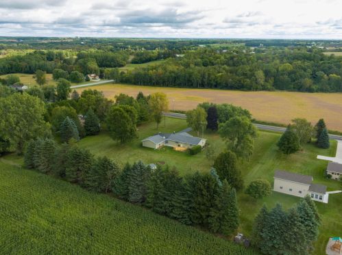 1044 Union Rd, Manitowoc WI 54220-9451 exterior