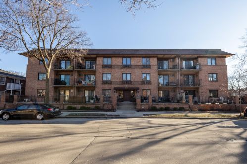303 Henry Clay St, Milwaukee WI  53217-5573 exterior