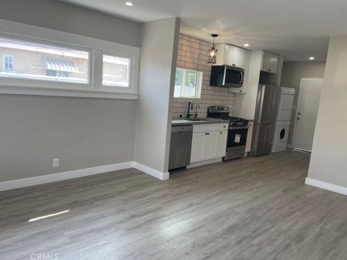 704 California Ave, Glendale CA  91203-3713 exterior