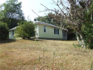 98 Fitchville Rd, Bozrah CT  06334-1104 exterior