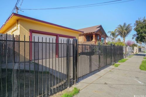 9637 D St, Oakland, CA 94603-2434