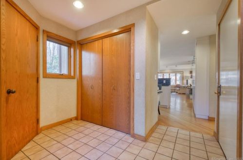 139 Wyneding Hill Rd, Manchester CT  06040-6608 exterior