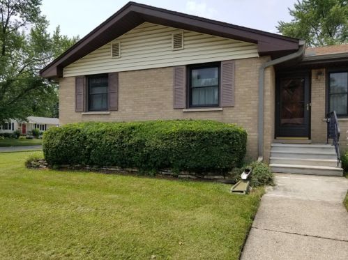 1221 Vivian Ln, Hammond, IN 46321-2535