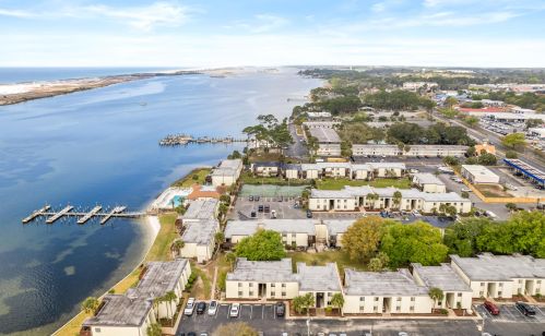 308 Miracle Strip Pkwy, Fort Walton Beach FL  32548-5217 exterior