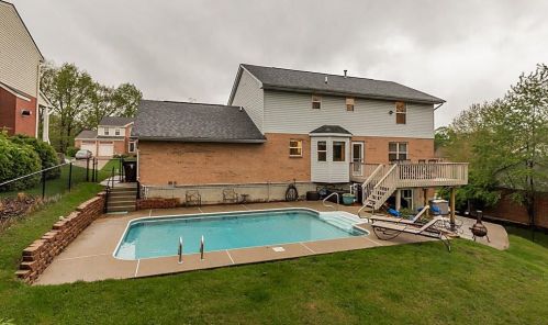 9183 Blossom Ln, Covington, KY 41015-2489