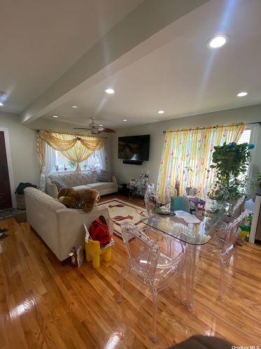 145-38 Arlington Ter, Jamaica, NY 11435-5417