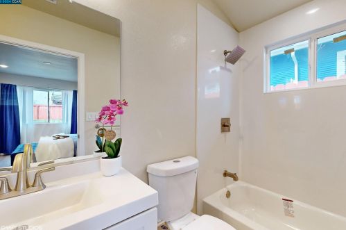 5054 Congress Ave, Oakland CA  94601-5402 exterior