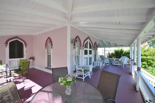 28 Narragansett Ave, Marthas Vineyard MA 02539-4428 exterior